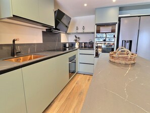 Fridge, microwave, oven, dishwasher