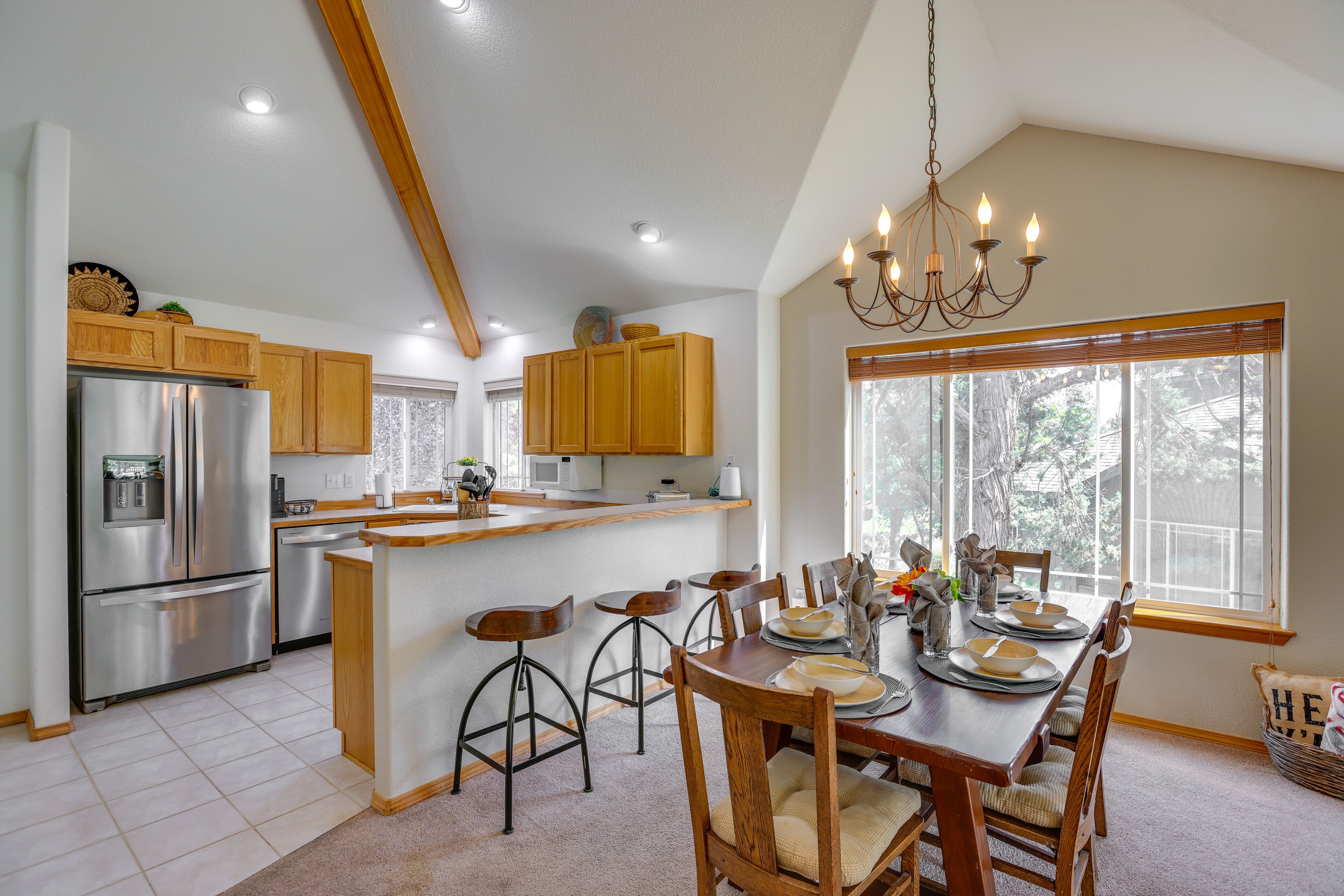 Idyllic Redmond Townhome w/ Furnished Deck!