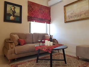 Comfort Apartment, 1 Bedroom | Ruang tamu | 32 inci televisyen dengan digital, Netflix, perkhidmatan penstriman