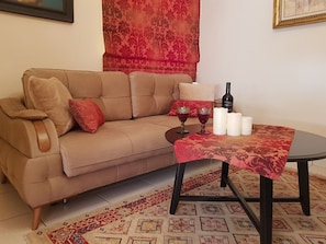 Comfort Apartment, 1 Bedroom | Ruang tamu | 32 inci televisyen dengan digital, Netflix, perkhidmatan penstriman