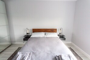 2 Schlafzimmer, Schreibtisch, Bügeleisen/Bügelbrett, kostenloses WLAN