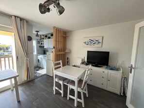Uklassifisert bilde, 3 av 6, knapp