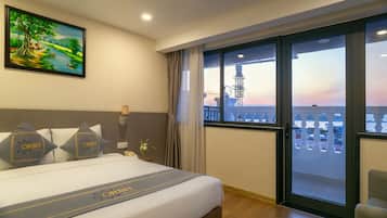 Premier Double/Twin with Sea View | Minibar, in-room safe, desk, laptop workspace