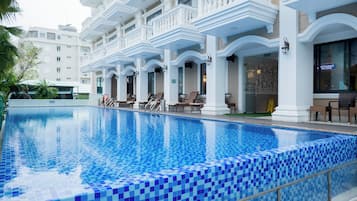 2 piscinas al aire libre