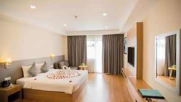 Premier Double/Twin with Sea View | Minibar, in-room safe, desk, laptop workspace