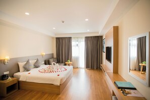 Premier Double/Twin with Sea View | Minibar, caja fuerte, escritorio y espacio para trabajar con un portátil