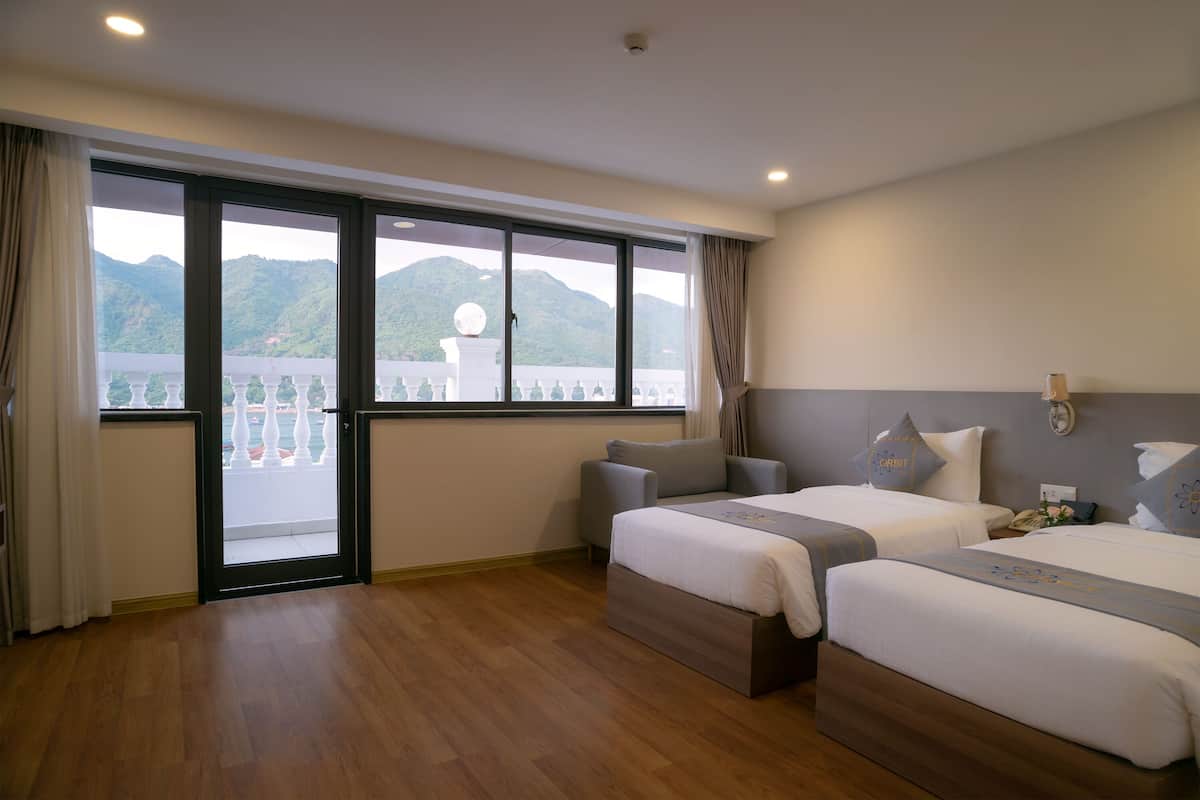Deluxe Double/Twin with Sea View | มินิบาร์, ตู้นิรภัยในห้องพัก, โต๊ะทำงาน, พื้นที่ทำงานแบบใช้แล็ปท็อป