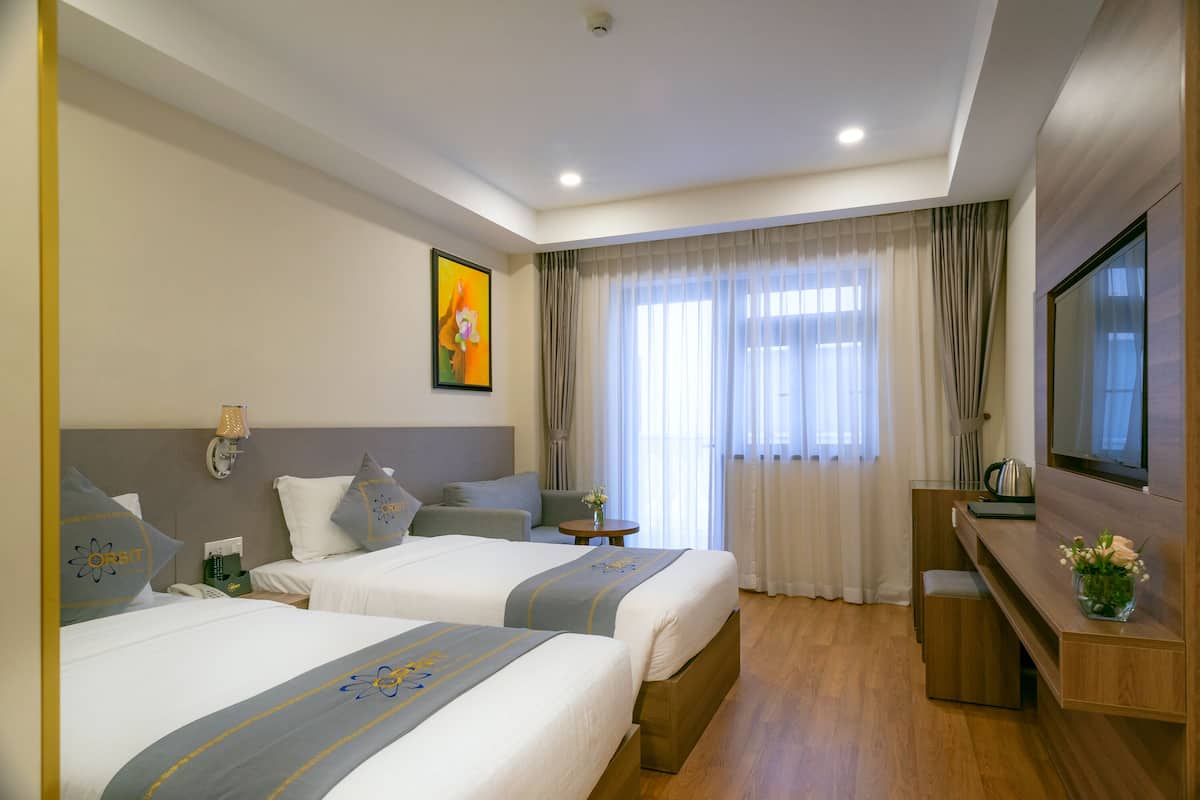 Quadruple Family with Balcony | มินิบาร์, ตู้นิรภัยในห้องพัก, โต๊ะทำงาน, พื้นที่ทำงานแบบใช้แล็ปท็อป