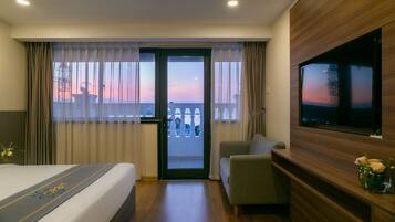 Premier Double/Twin with Sea View | Minibar, caja de seguridad en la habitación y escritorio