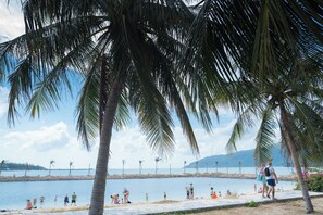 In Strandnähe, weißer Sandstrand