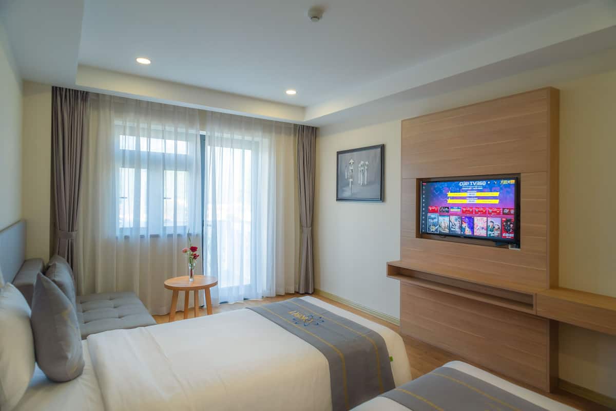 Deluxe Double/Twin with City View | มินิบาร์, ตู้นิรภัยในห้องพัก, โต๊ะทำงาน, พื้นที่ทำงานแบบใช้แล็ปท็อป