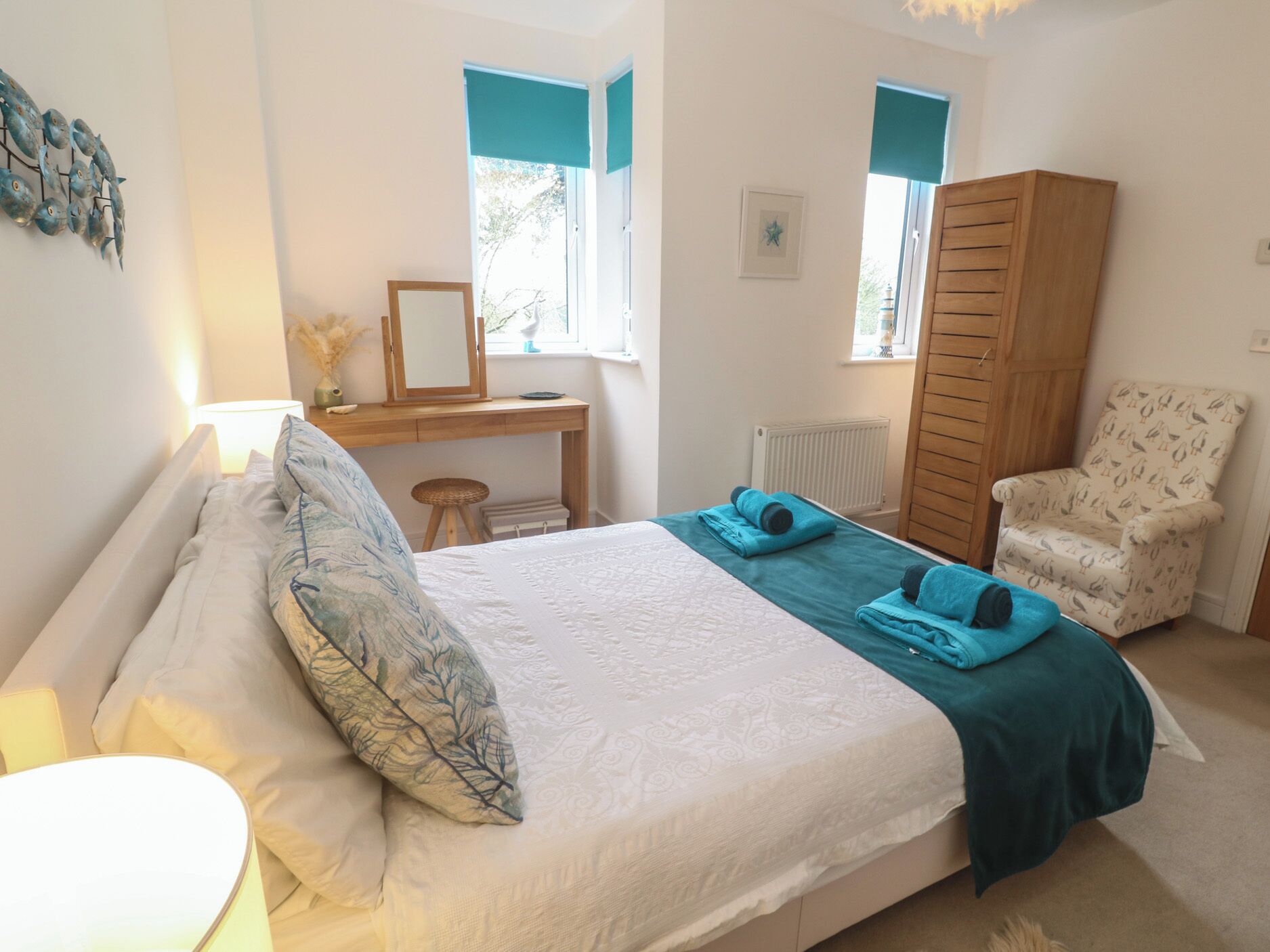 2 عدّة غرف نوم وبديكورات فريدة لكل غرفة وطراز فريد لكل وحدة