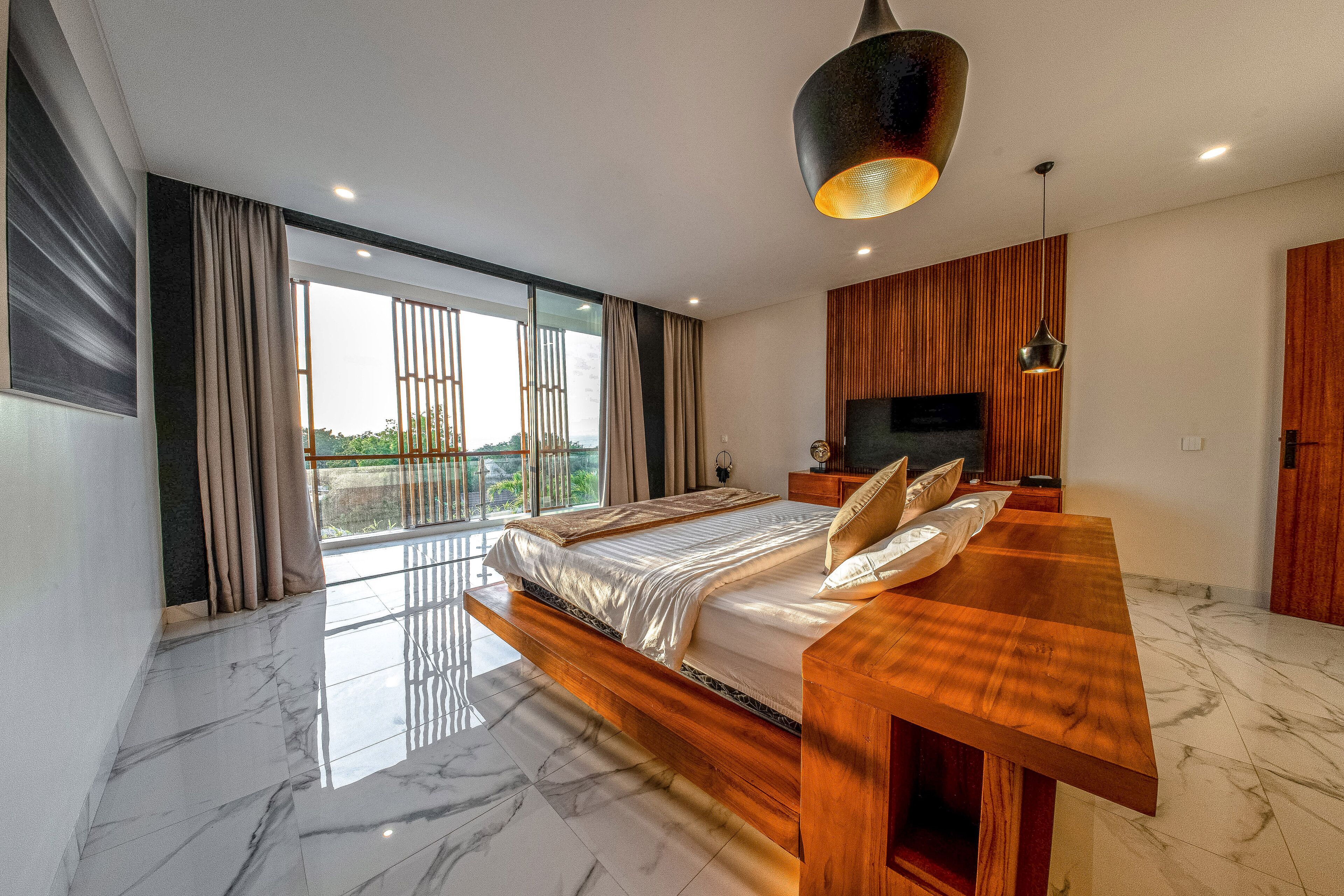 Escritorio y espacio para trabajar con laptop 