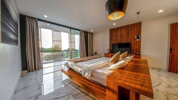 Escritorio y espacio para trabajar con laptop