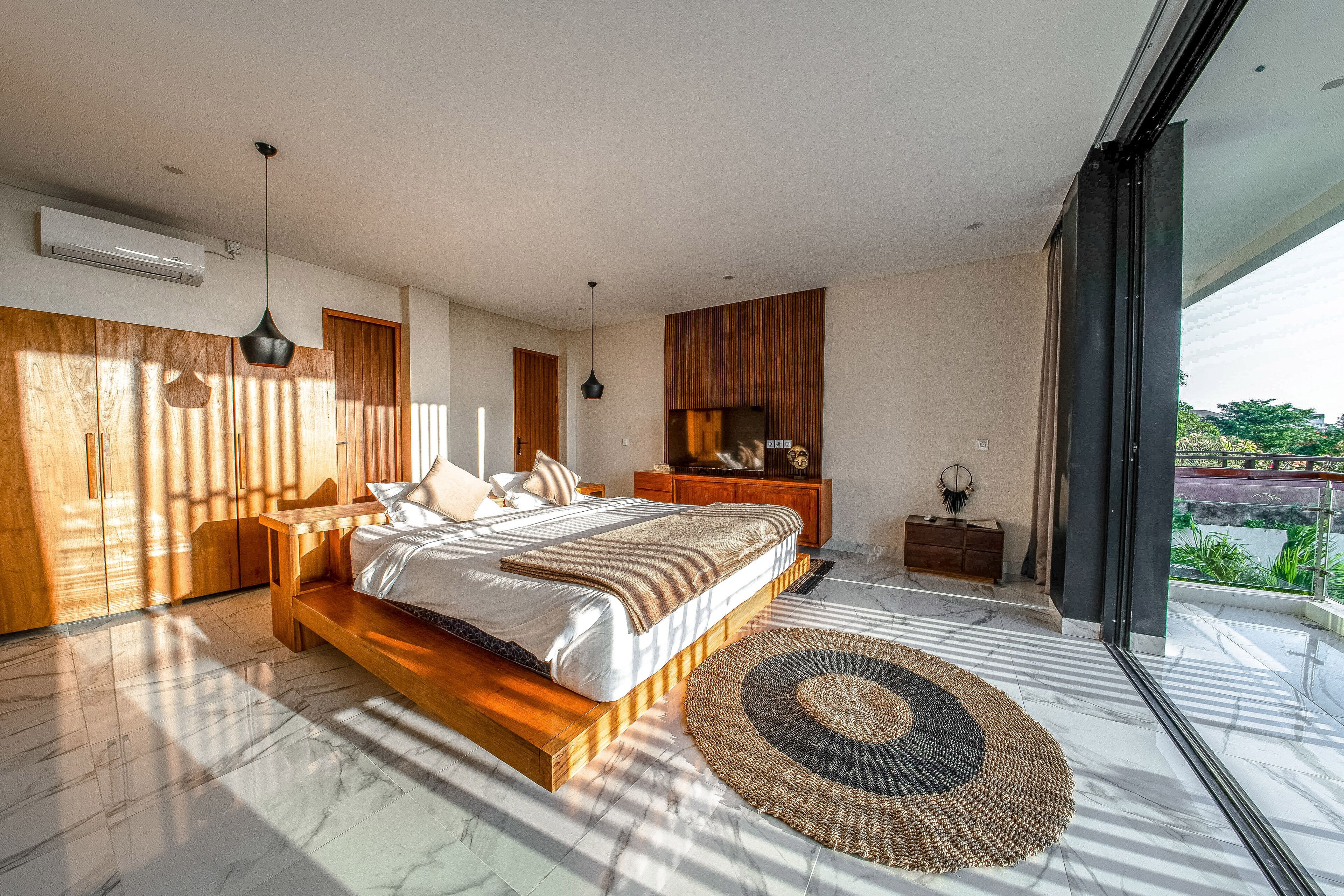 Desk, laptop workspace, iron/ironing board, free WiFi