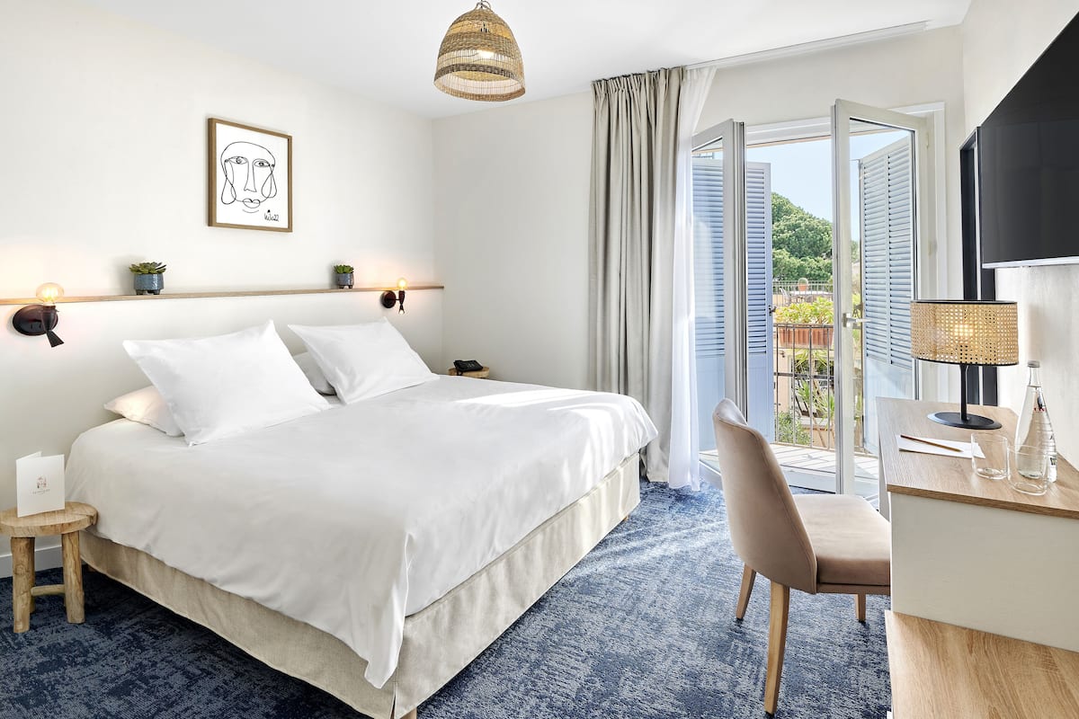 superior double room | in-room safe, desk, laptop workspace, blackout curtains