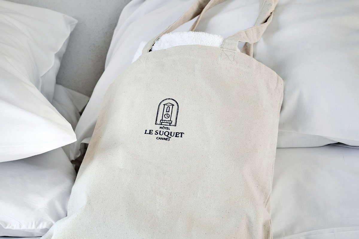 in-room safe, desk, laptop workspace, blackout curtains