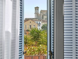 Superior tweepersoonskamer | Stadsuitzicht vanuit accommodatie