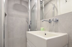 Small Lower Ground Floor | Badezimmer
