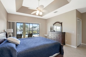 4 bedrooms, iron/ironing board, travel cot, WiFi - Panoramic Gulf Access +Heated Pool +Screened Lanai (Cape Coral)