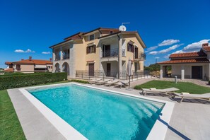 Piscina a l'aire lliure 