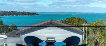 Marama Cottages - Luna Cottage - Located in the heart of Surfdale with outstanding views over the water this brand new 2 bedroom apartment is perfect for family holidays on Waiheke – walking distance to local beaches, off street parking for up to 2 v