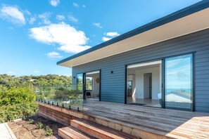 Exterior detail - Marama Cottages - Luna Cottage - Located in the heart of Surfdale with outstanding views over the water this brand new 2 bedroom apartment is perfect for family holidays on Waiheke – walking distance to local beaches, off street parking for up to 2 v (Waiheke Island)