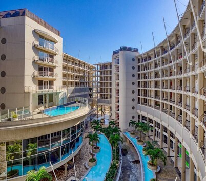 LUXURY 2 BEDROOM APARTMENT - DBN THE SAILS WATERFRONT