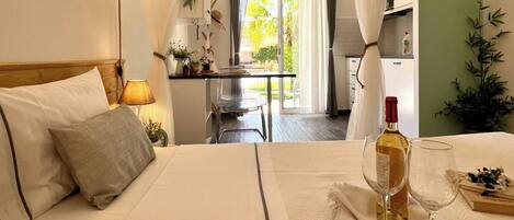 1 chambre, fer et planche Ă repasser, Wi-Fi gratuit, draps fournis