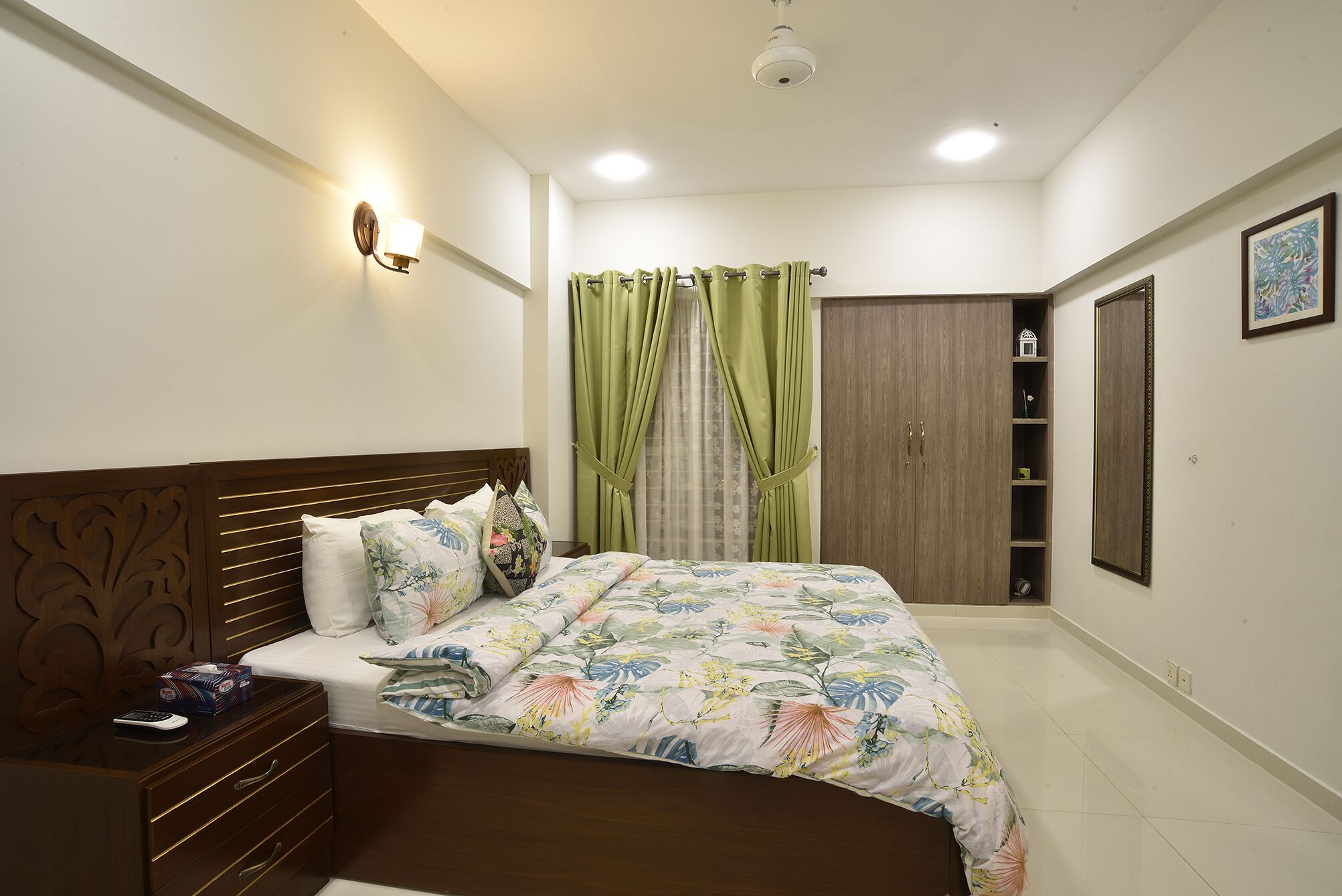 3 chambres, coffres-forts dans les chambres, bureau