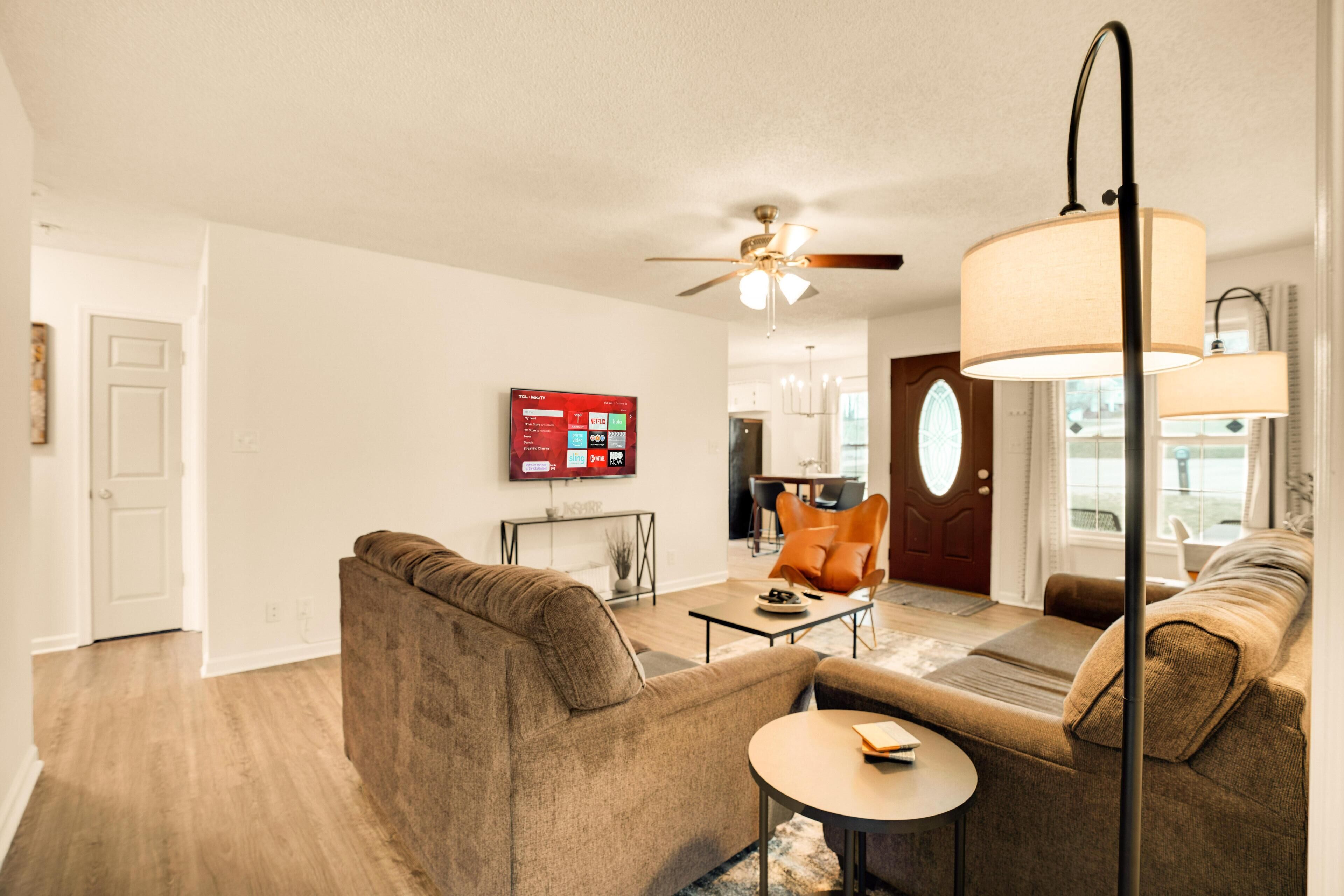 Modern King Bed Haven: Perfect for Short and Long-Term Stay