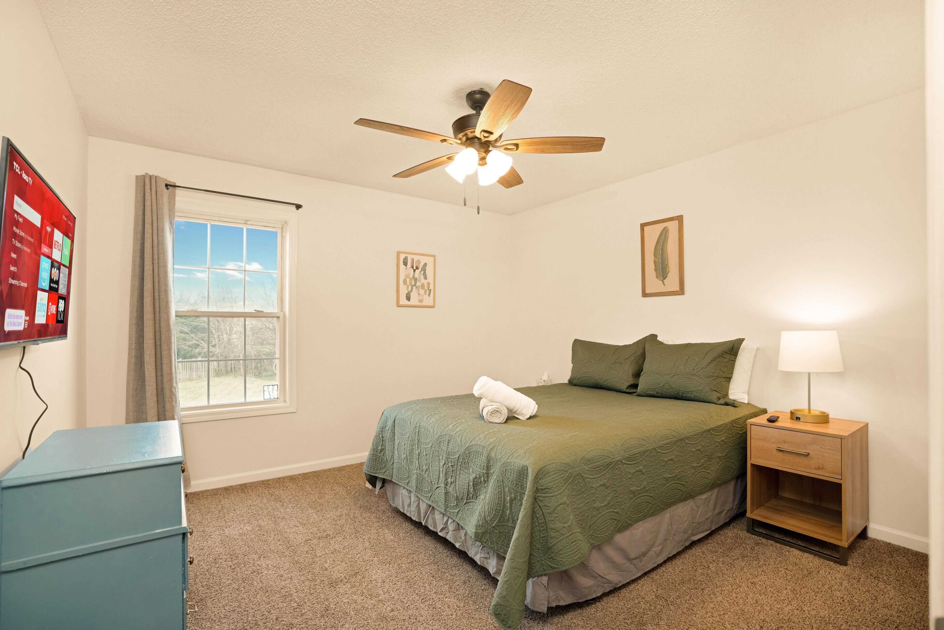 Modern King Bed Haven: Perfect for Short and Long-Term Stay