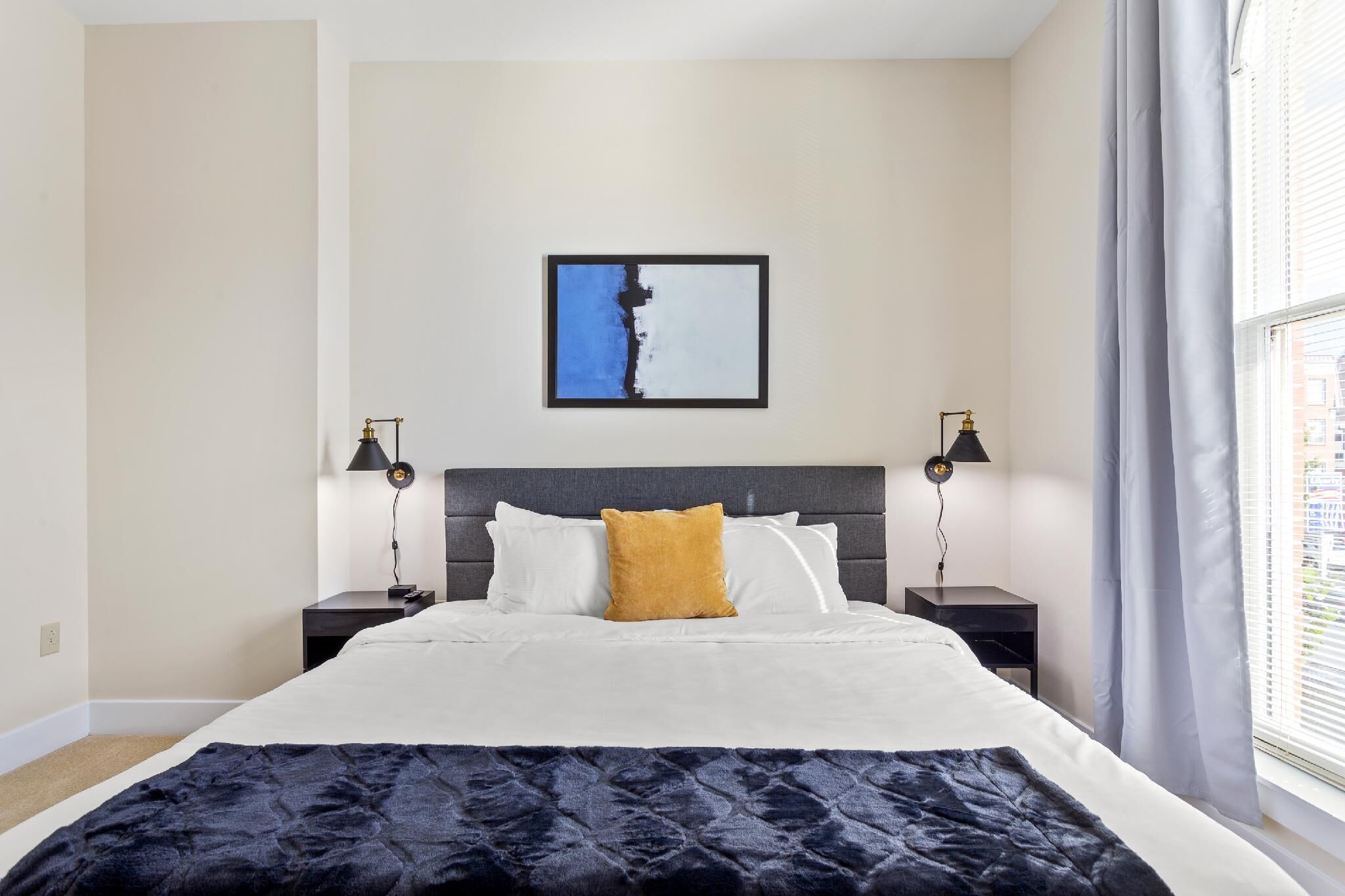 King Bed| WALK SCORE 91 |NEAR KING ST | Close to DCA