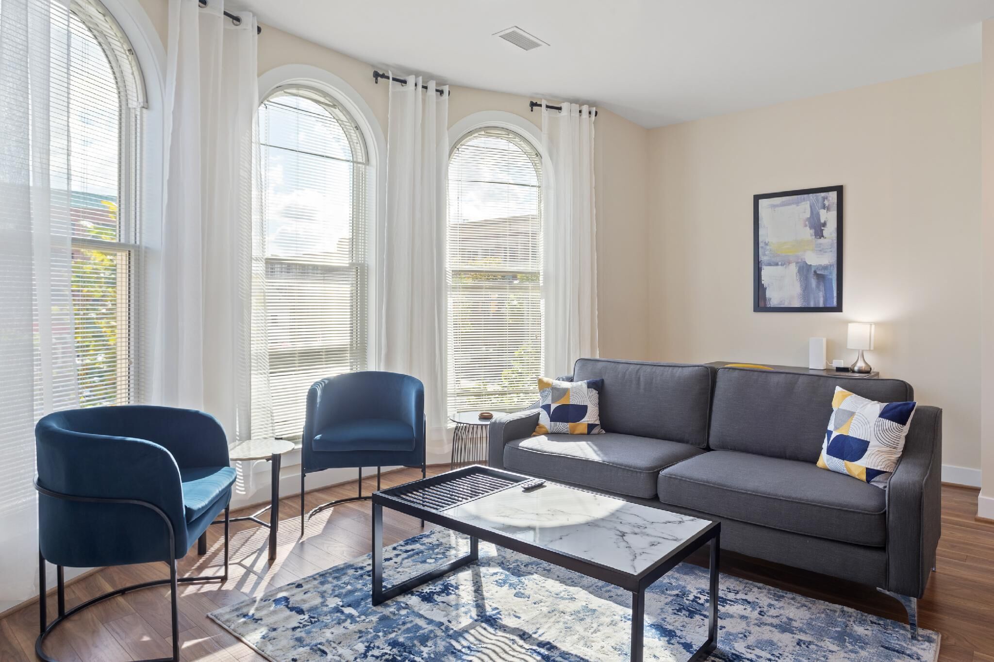 King Bed| WALK SCORE 91 |NEAR KING ST | Close to DCA