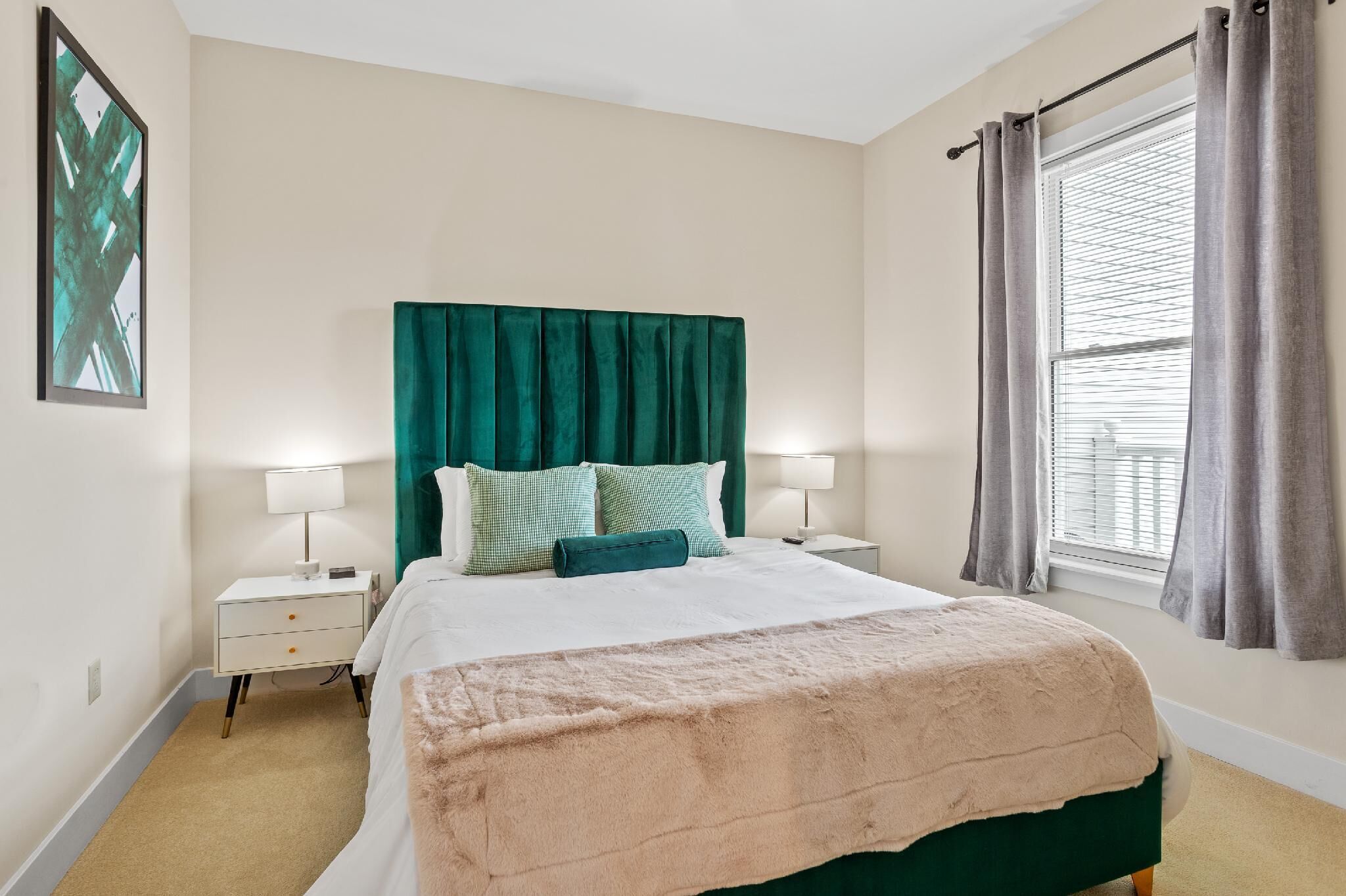 WALK SCORE 91 | BALCONY| NEAR KING ST| Fast Wifi