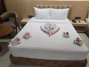 1 bedroom, bed sheets