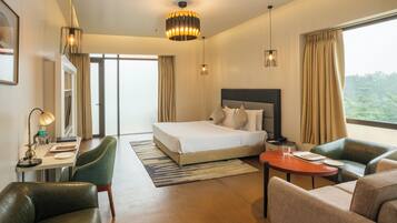 Premium Room, 1 Bedroom, City View, Executive Level | 1 bedroom, Egyptian cotton sheets, premium bedding, in-room safe