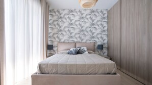 Unclassified image, 4 of 8, button - Italianway - Cristoforo Colombo 12 INT 5 (San Bartolomeo al Mare)