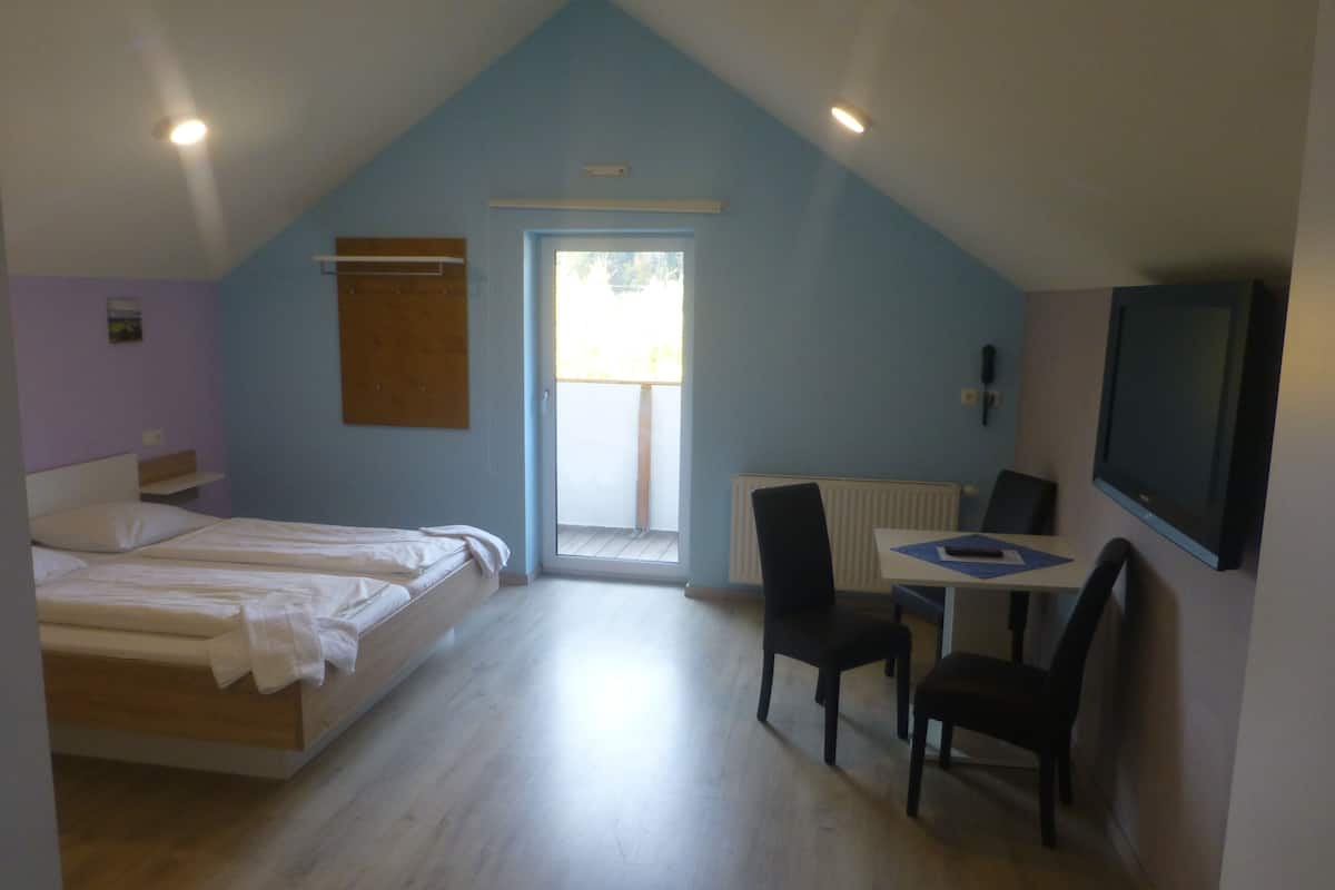 Economy maisonnette | 2 slaapkamers, een laptopwerkplek, gratis wifi, beddengoed