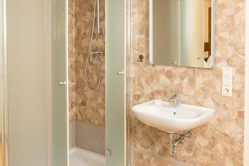 Economy-Doppelzimmer, 1 King-Bett | Badezimmer | Seife, Toilettenpapier