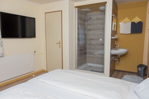 Standard Double Room, 1 King Bed - Smartmotel (Straß im Attergau)