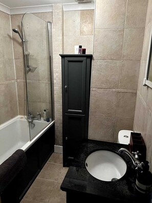Basic-Apartment, 1 Doppelbett | Badezimmer