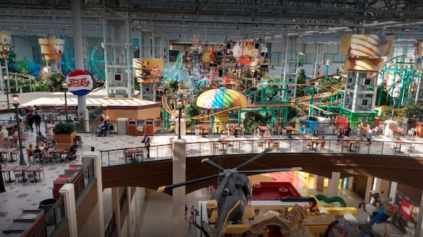 Shopping mall - New-20p off-Uptown Love MPLS next to Fun (Minneapolis)