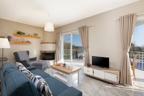 Villa | Wohnbereich | Flachbildfernseher