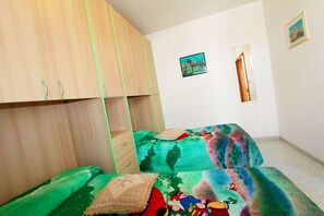 4 bedrooms, iron/ironing board