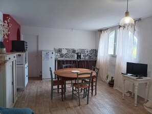 Dining - Gîte 4 people Gard, swimming pool, river and spa Les Fumades (Saint-Julien-de-Cassagnas)