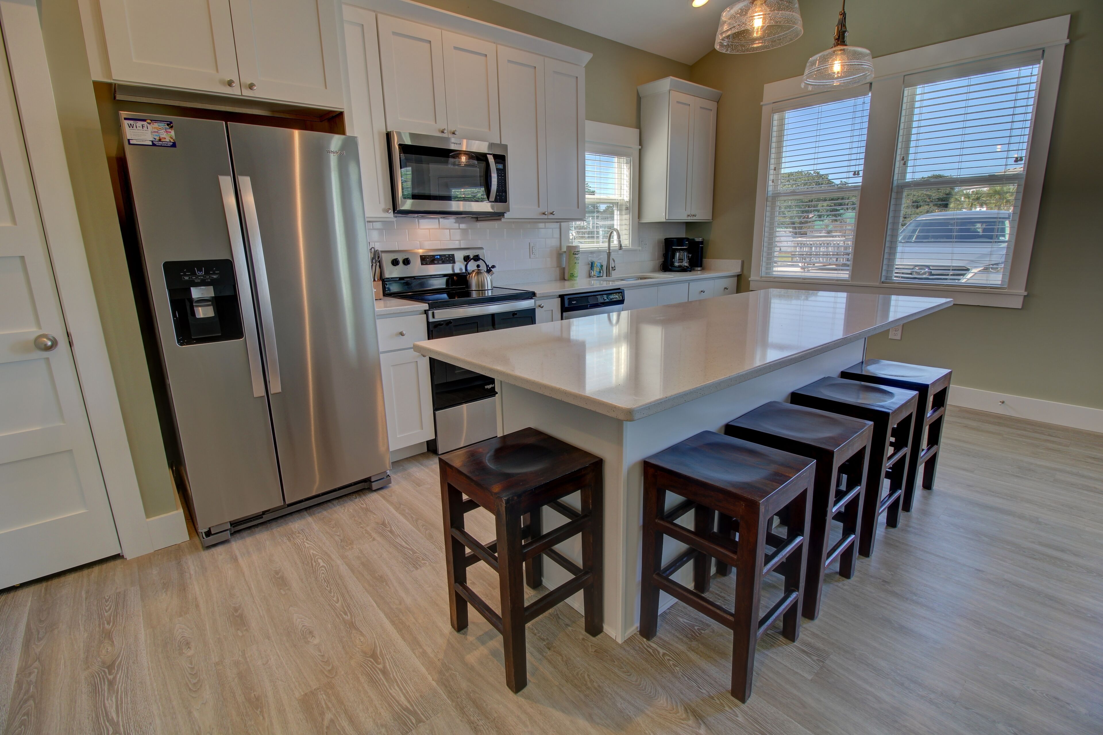 Coffee/tea maker, fridge, microwave, oven