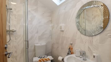 Cottage | Bathroom | Shower