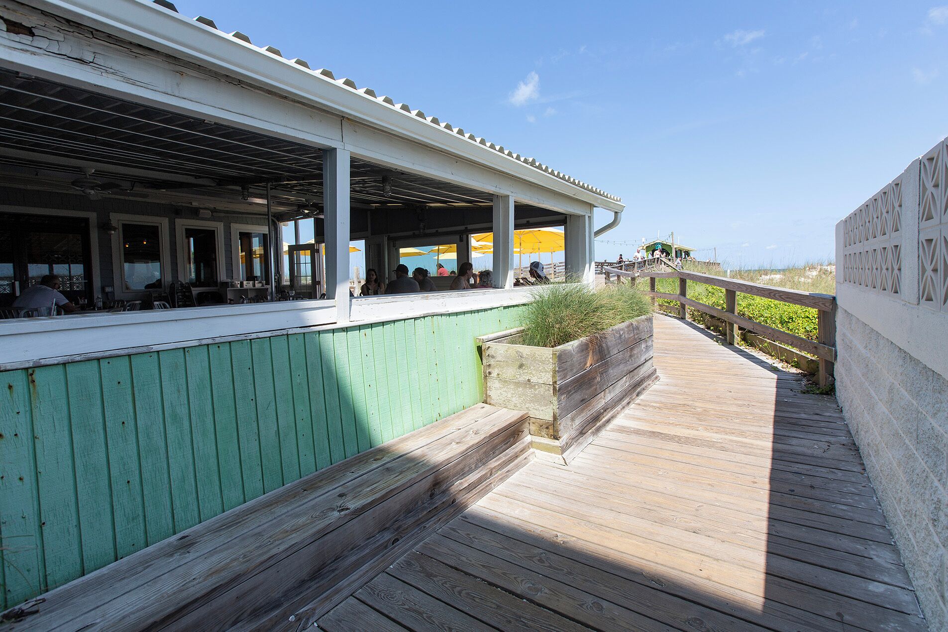 Breakfast, lunch, dinner served; American cuisine, beach views 