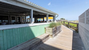 Breakfast, lunch, dinner served; American cuisine, beach views